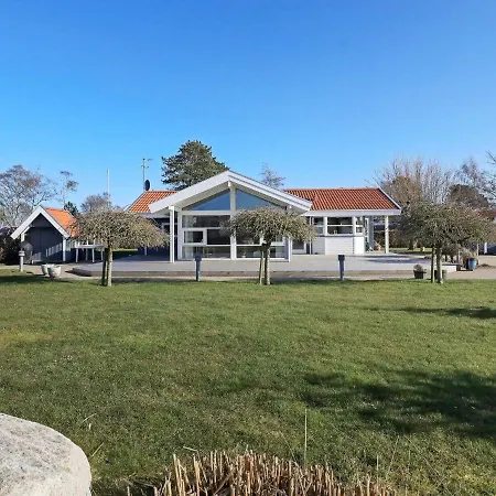 Three-bedroom Holiday In 7 *