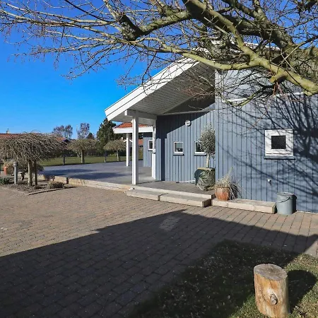 Three-bedroom Holiday In 7 Otterup