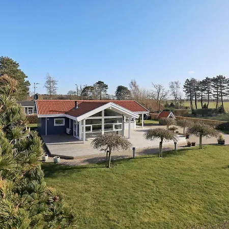 Three-bedroom Holiday In 7