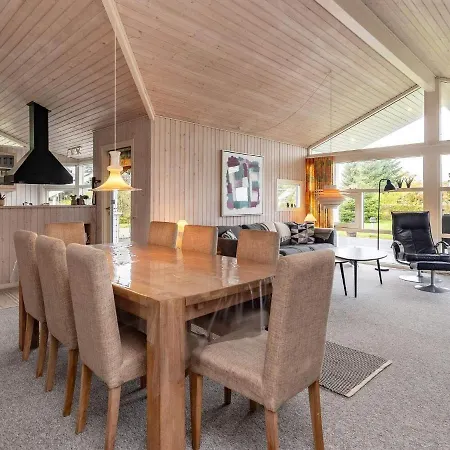 Three-bedroom Holiday In 7 * Otterup