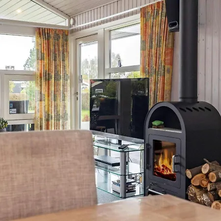 Three-bedroom Holiday In 7 Semesterbostad