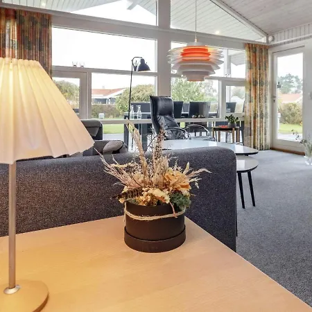 Three-bedroom Holiday In 7 Semesterbostad