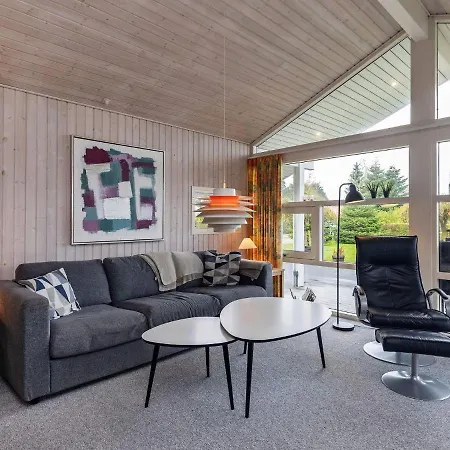 Three-bedroom Holiday In 7 * Otterup