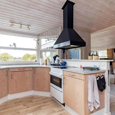 Three-bedroom Holiday In 7 Semesterbostad *