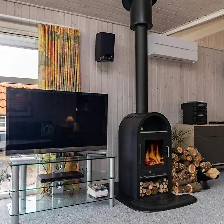 Semesterbostad Three-bedroom Holiday In 7