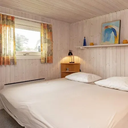 Three-bedroom Holiday In 7 *